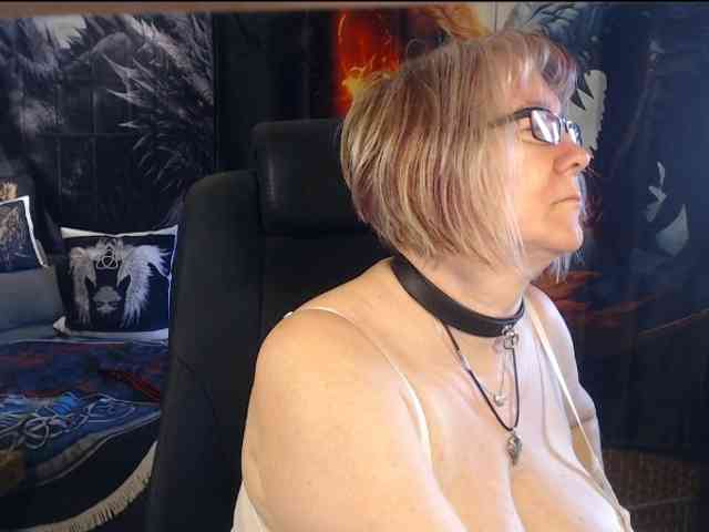 90dTitten webcam