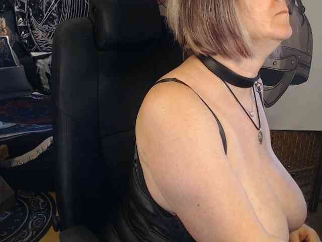 90dTitten webcam