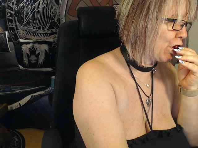 90dTitten webcam
