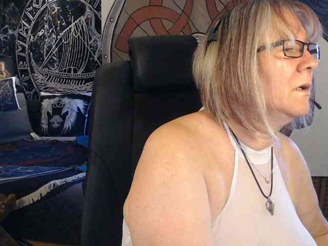 90dTitten webcam