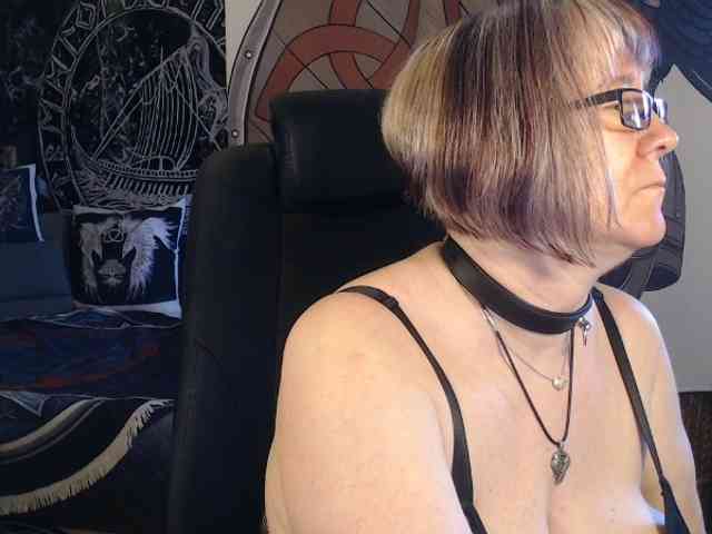90dTitten webcam