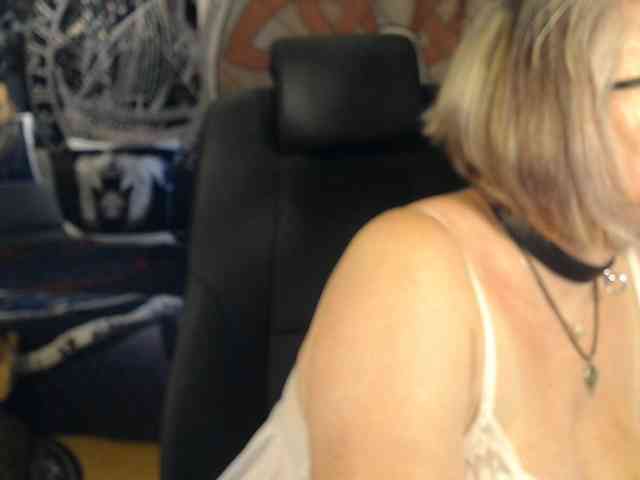 90dTitten webcam
