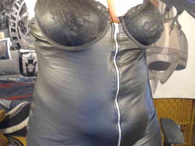 90dTitten webcam