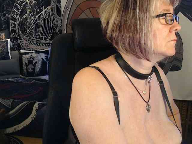 90dTitten webcam