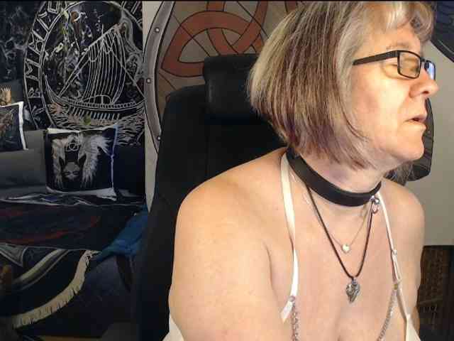90dTitten webcam