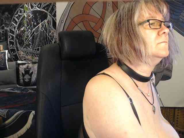 90dTitten webcam