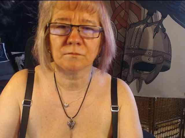 90dTitten webcam