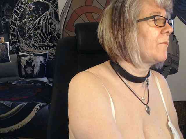 90dTitten webcam
