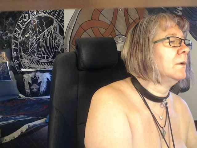 90dTitten webcam