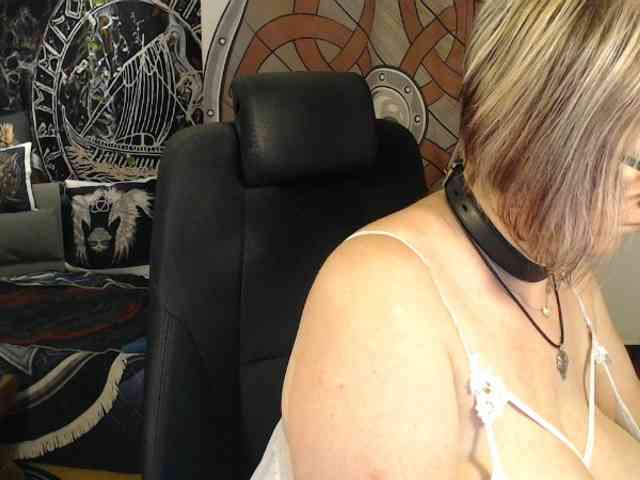 90dTitten webcam