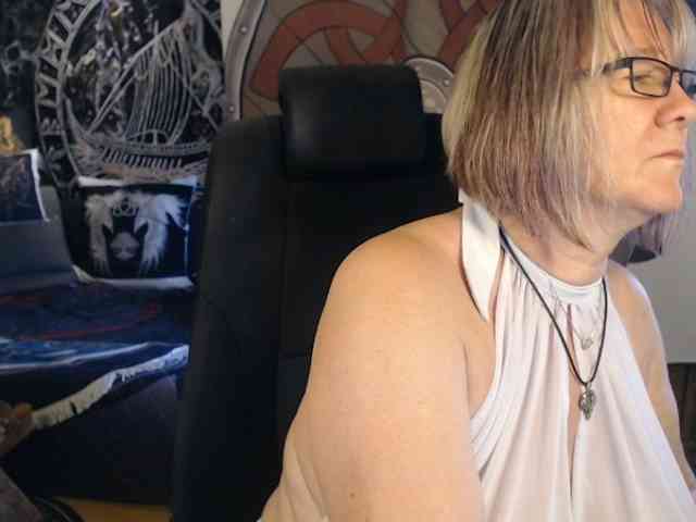 90dTitten webcam