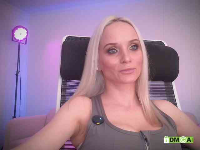 Louise_Dance webcam