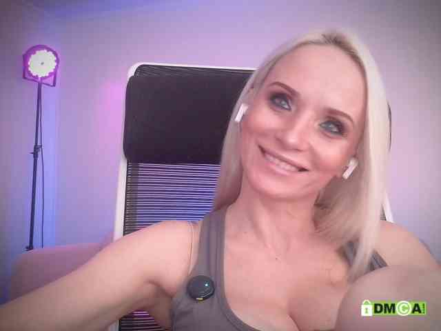 Louise_Dance webcam