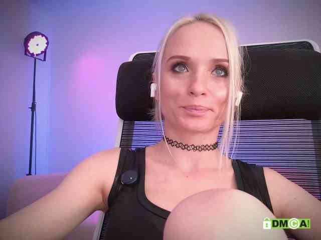 Louise_Dance webcam