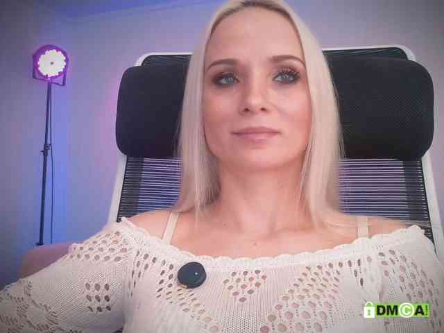 Louise_Dance webcam