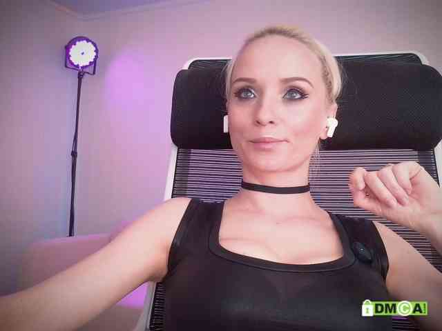 purple-love Live Webcam on BongaCams