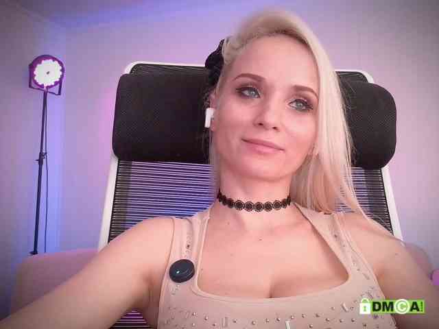 Louise_Dance webcam