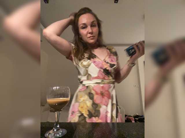Alisasqrl live cam on BongaCams