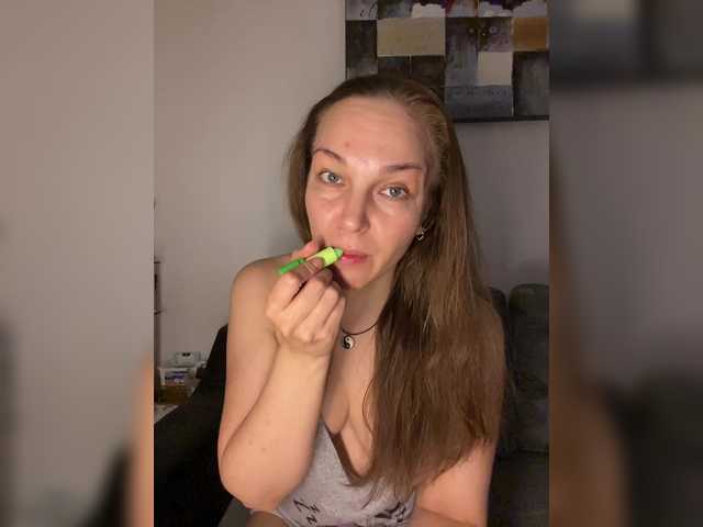 Alisasqrl live cam on BongaCams