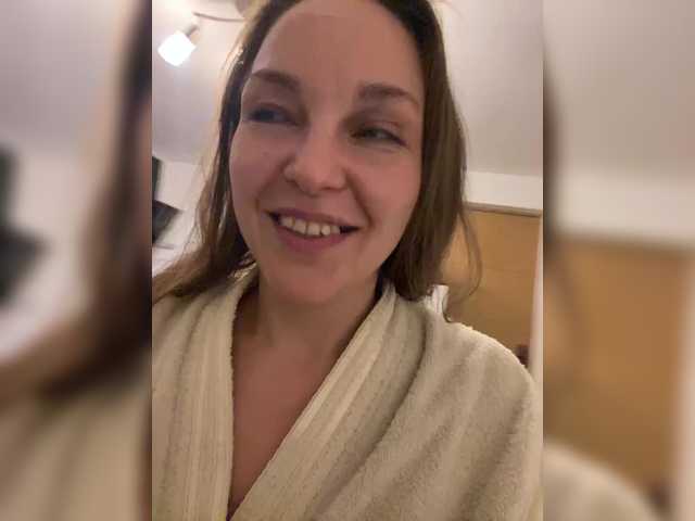 Alisasqrl live webcam show