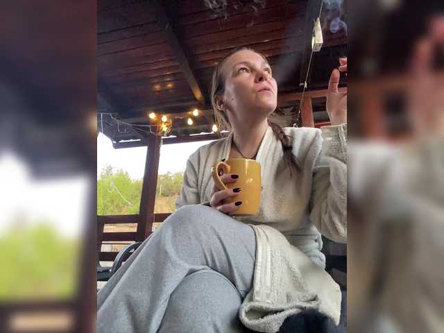 Alisasqrl live cam on BongaCams