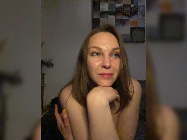 Alisasqrl's BongaCams show and profile