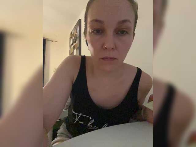 Alisasqrl live cam on BongaCams
