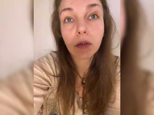 Alisasqrl live cam on BongaCams
