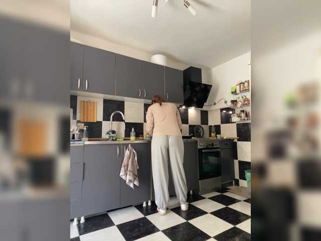 Alisasqrl live cam on BongaCams