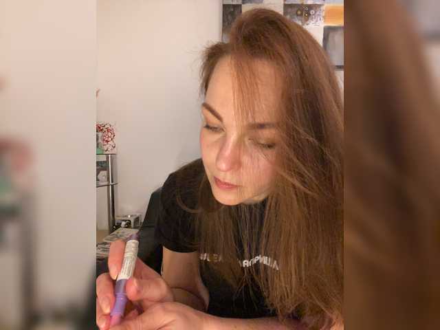 Alisasqrl live cam on BongaCams