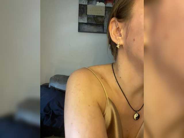 Alisasqrl live cam on BongaCams