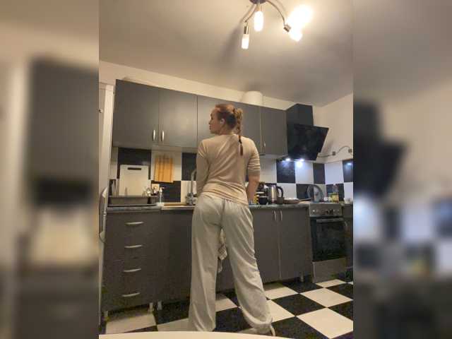 Alisasqrl live cam on BongaCams