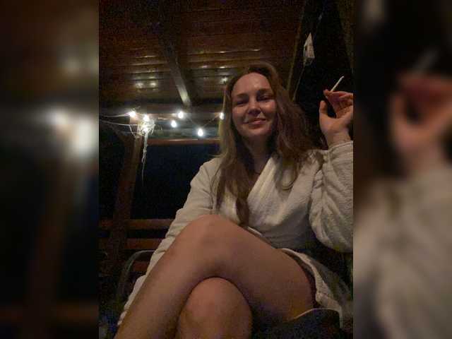 Alisasqrl live cam on BongaCams