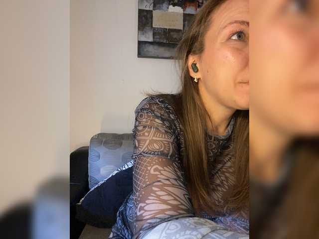 Alisasqrl live webcam show