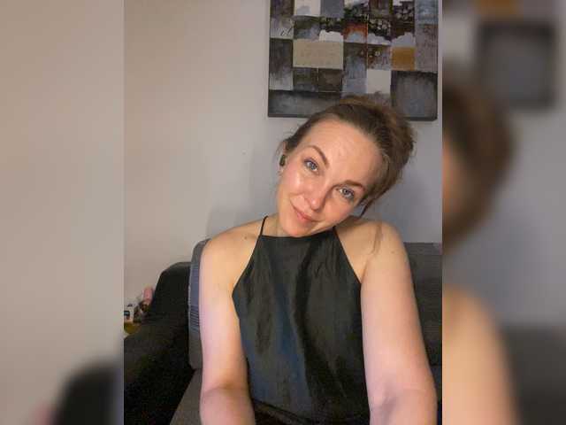 Alisasqrl live cam on BongaCams