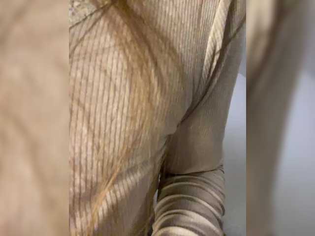 Alisasqrl live cam on BongaCams