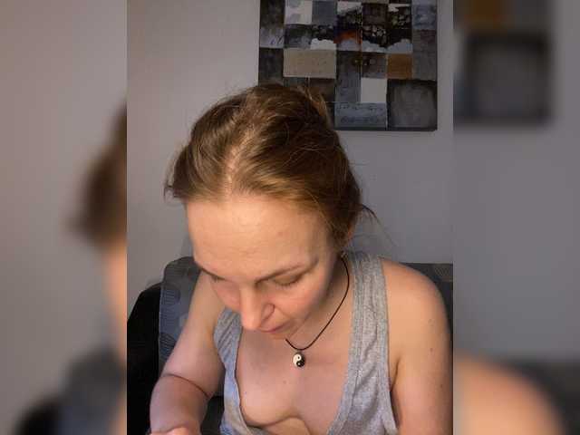 Alisasqrl live cam on BongaCams