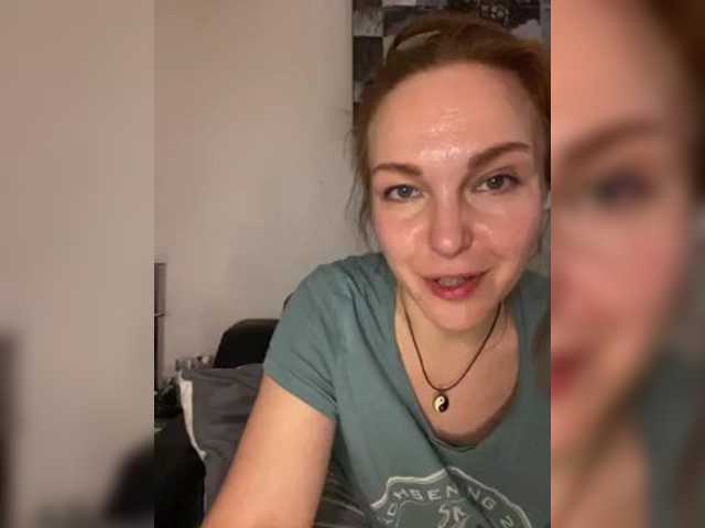 Alisasqrl live cam on BongaCams
