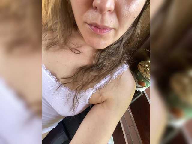 Alisasqrl live cam on BongaCams