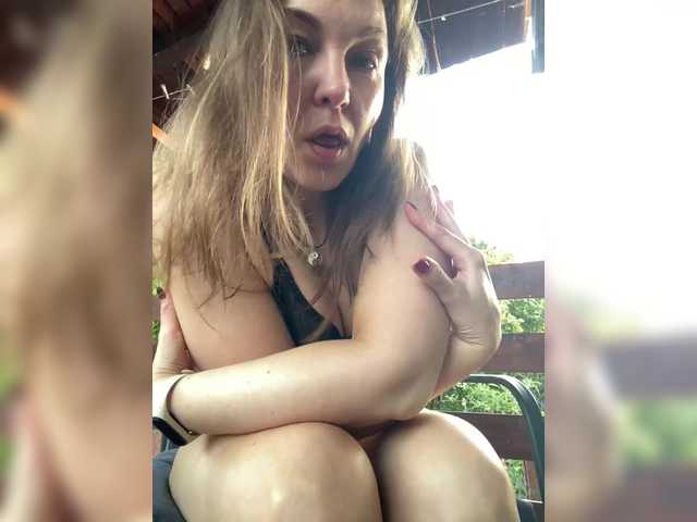 Alisasqrl live cam on BongaCams