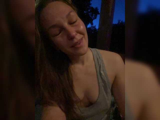 Alisasqrl live cam on BongaCams