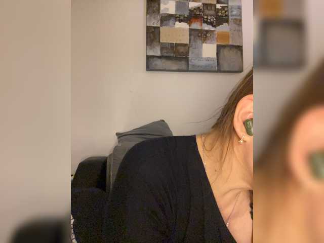 Alisasqrl live cam on BongaCams