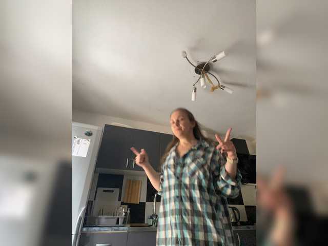 Alisasqrl live cam on BongaCams