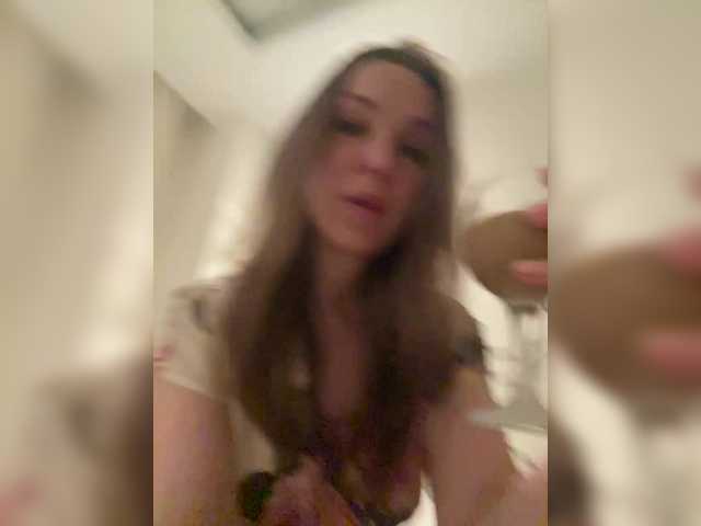 Alisasqrl live cam on BongaCams