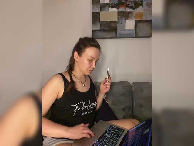 Alisasqrl live cam on BongaCams