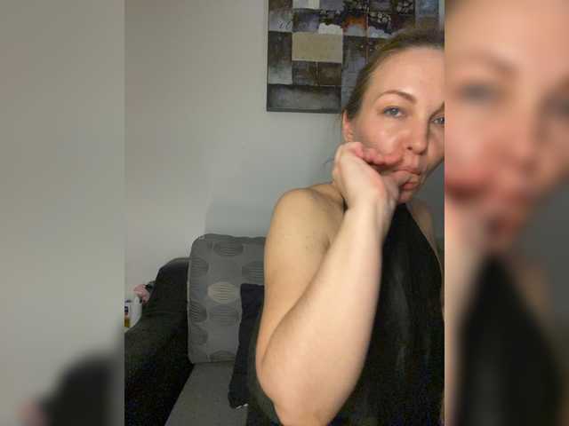 Alisasqrl live cam on BongaCams