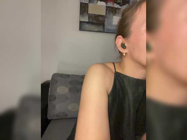 Alisasqrl live cam on BongaCams