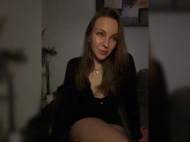Alisasqrl's BongaCams show and profile