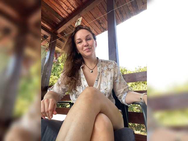 Alisasqrl live cam on BongaCams