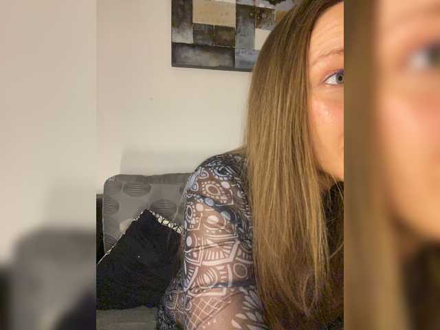 Alisasqrl live cam on BongaCams
